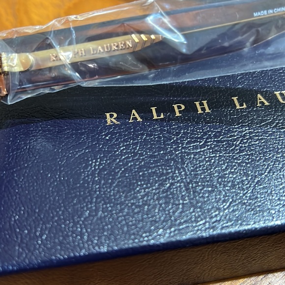 Ralph Lauren THE FARRAH Sunglasses - Picture 10 of 10